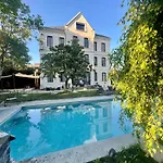 Demeure Saint Louis Historic Manor, 700m, Free Parking,a C,clim,wifi, View, Garden ベッド・アンド・ブレックファスト