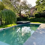 Demeure Saint Louis Historic Manor, 700m, Free Parking,a C,clim,wifi, View, Garden ベッド・アンド・ブレックファスト 4*