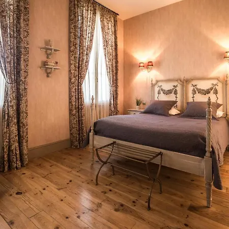 Demeure Saint Louis Historic Manor, 700m, Parking,a C,clim,wifi, Heated Pool, View Frühstückspension Carcassonne