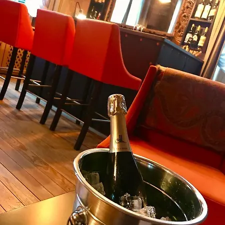 Bed and Breakfast Demeure Saint Louis Historic Manor, 700m, Free Parking,a C,clim,wifi, View, Garden 4*