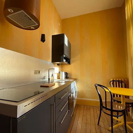 Demeure Saint Louis Historic Manor, Air-Conditioned, Free Private Parking, City 700M, Wifi, View Bed & Breakfast