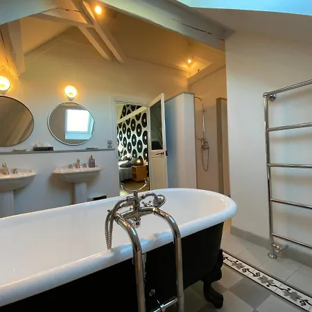 Bed and Breakfast Demeure Saint Louis Historic Manor, 700m, Free Parking,a C,clim,wifi, View, Garden 4*