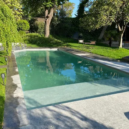 Bed & Breakfast Demeure Saint Louis Historic Manor, City 700M, Parking,A C,Clim,Wifi, Heated Pool, City View