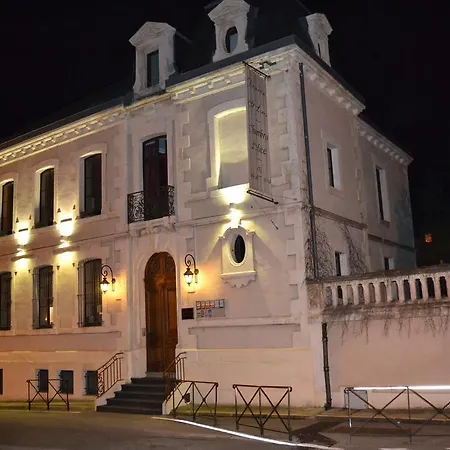 Bed and Breakfast Demeure Saint Louis Historic Manor, 700m, Free Parking,a C,clim,wifi, View, Garden