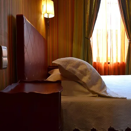 Frühstückspension Demeure Saint Louis Historic Manor, 700m, Parking,a C,clim,wifi, Heated Pool, View