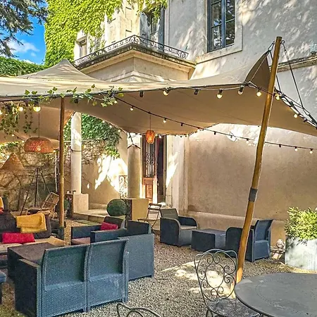 Couette-café Demeure Saint Louis, cité 10mn à pieds, piscine chauffée, Clim AC, Parking privé 4*