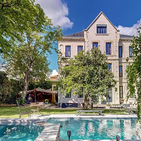 Demeure Saint Louis, cité 10mn à pieds, piscine chauffée, Clim AC, Parking privé 4* Carcassonne