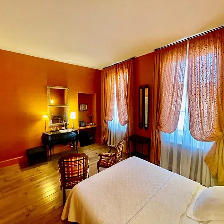 Demeure Saint Louis, cité 10mn à pieds, piscine chauffée, Clim AC, Parking privé Carcassonne
