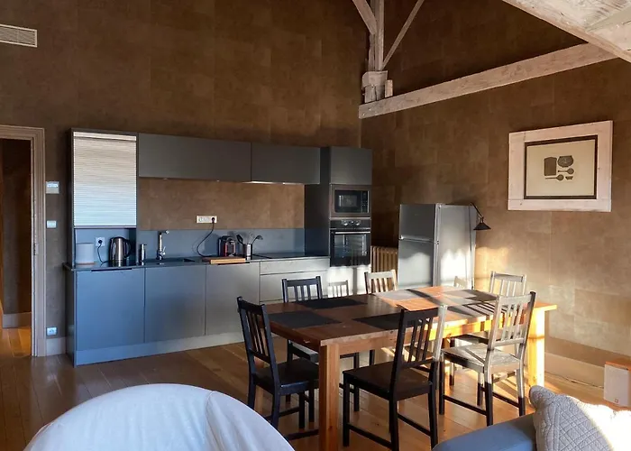 Demeure Saint Louis Historic Manor, 700m, Free Parking,a C,clim,wifi, View, Garden Bed and Breakfast